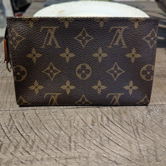 Authentic Louis Vuitton Accessories Pouch - Picture 3 of 12